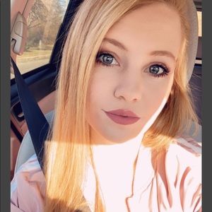 Meet your Posher, Courtney